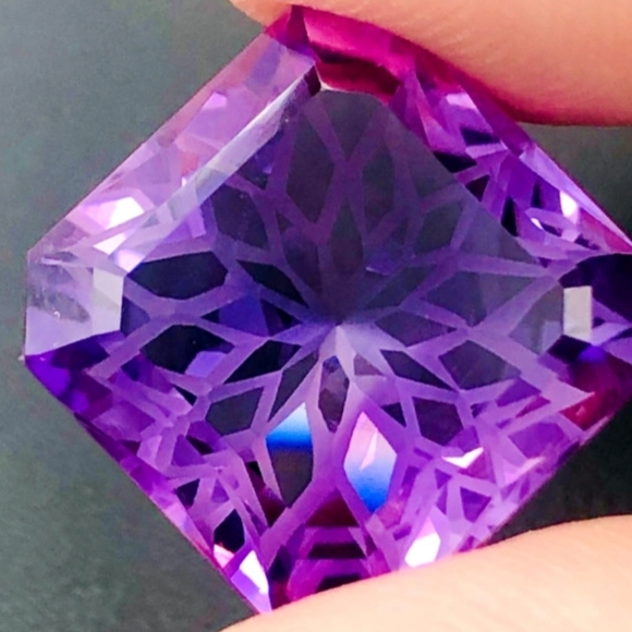 Rare 20.45 Carat Siberian Amethyst - Picture 3 of 5